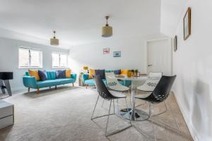a living room with a table and chairs at Maldon Executive Apartments in Maldon