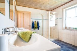 a bathroom with two sinks and a shower at Hagensberg in Steinberg
