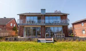 a brick house with a balcony on top of it at Ole Maisonette - OG links in Kappeln
