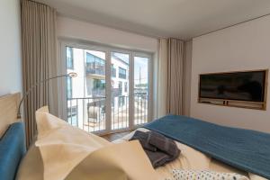 a bedroom with a bed and a large window at Seemanns Heimat - A6 in Kappeln