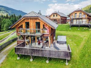 una vista sul soffitto di una casa in legno in un campo di Kreischberg W1 a Kaindorf Süd Altre 7 foto