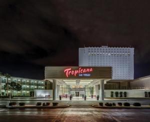 een gebouw met een hotelbord ervoor bij Tropicana Las Vegas a DoubleTree by Hilton Resort & Casino - Free Parking in Las Vegas