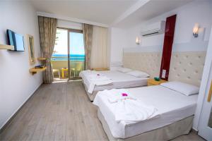 Postel nebo postele na pokoji v ubytování Defne Hotel