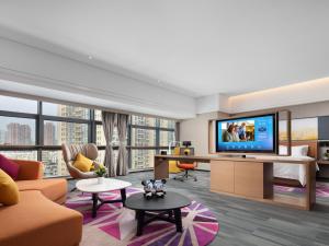 Een TV en/of entertainmentcenter bij Hampton by Hilton Shenzhen Baoan Stadium
