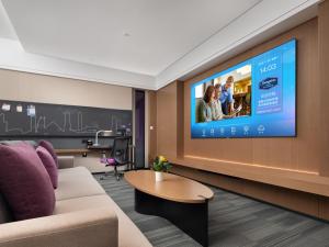 Een TV en/of entertainmentcenter bij Hampton by Hilton Shenzhen Baoan Stadium
