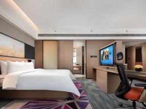 Een TV en/of entertainmentcenter bij Hampton by Hilton Shenzhen Baoan Stadium
