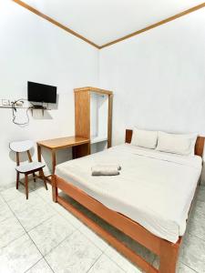 Ένα ή περισσότερα κρεβάτια σε δωμάτιο στο Wisma Mutiara
