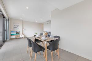 a dining room with a table and chairs at Sydney Homebush Two bedroom Apartment with 2 Parkings in Sydney