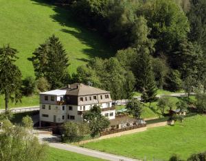 Photo de la galerie de l'établissement Hotel Grüner Baum mit Restaurant & Wellness, à Beerfelden