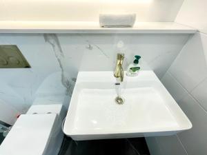 Koupelna v ubytování Spacious cozy2BR close to OlympicPark free carpark