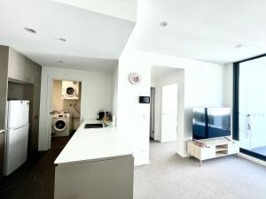 Kuchyň nebo kuchyňský kout v ubytování Spacious cozy2BR close to OlympicPark free carpark