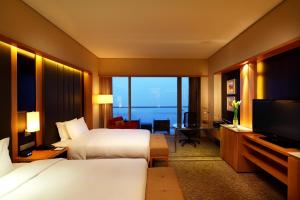 TV a/nebo společenská místnost v ubytování Hilton Nanjing Riverside