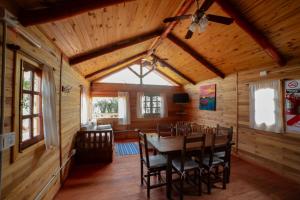 a dining room with a table and a ceiling fan at Cabañas del Viñedo in La Paz