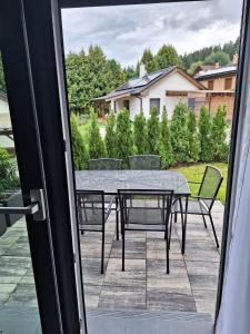 Balkón alebo terasa v ubytovaní MB APARTMÁNY LIPNO