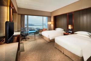 TV a/nebo společenská místnost v ubytování Hilton Nanjing Riverside