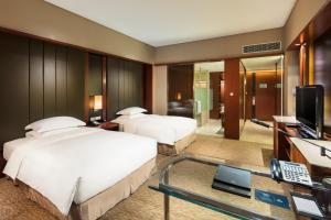 TV a/nebo společenská místnost v ubytování Hilton Nanjing Riverside