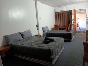 En eller flere senge i et værelse på City Gates Motel Mackay - Contactless
