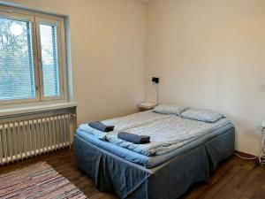 a bedroom with a bed with two towels on it at Apartment Malmö in Vaasa
