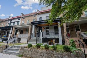 a building with a staircase in front of it at Capitol View 3 Penthouse with Rooftop in Washington