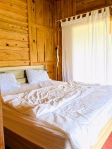 מיטה או מיטות בחדר ב-Motho Homestay โมโทโฮมสเตย์