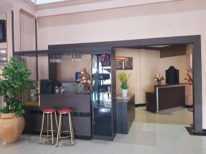 Lobby eller resepsjon på Capital O 93263 Linge Land Hotel
