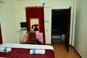 Postel nebo postele na pokoji v ubytování Tamaara inn beach resort