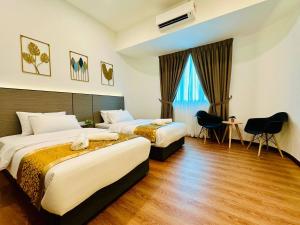 Postel nebo postele na pokoji v ubytování LESTARI INN RESIDENCE