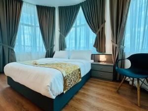 Postel nebo postele na pokoji v ubytování LESTARI INN RESIDENCE