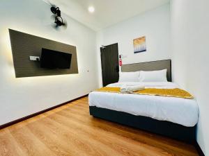Postel nebo postele na pokoji v ubytování LESTARI INN RESIDENCE