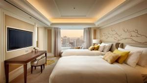 מיטה או מיטות בחדר ב-Lotte Hotel Seoul