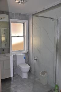a bathroom with a toilet and a window at Modern 3-bedroom Katoomba townhouse (nature view) in Katoomba +18 photos