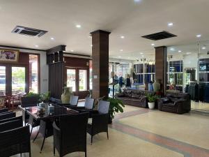 Posezení v ubytování SUBINH HOTEL AND RESTAURANT