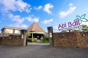 een bord voor een oud balresort in de spa bij Abi Bali Resort and Villa in Jimbaran