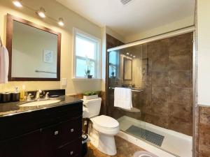 Ένα μπάνιο στο 839-Sunnyvale Great location 2Br/2Bth unit/Kingbed +23 φωτογραφίες