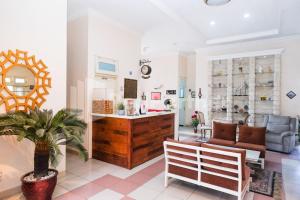 Posezení v ubytování Just 11 Boutique Syariah Mitra RedDoorz near UGM Yogyakarta