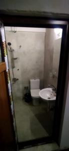a bathroom with a toilet and a sink at Su camping in Dağpınar
