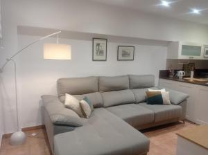 a living room with a couch and a kitchen at Beach Nice Flat in Puebla de Farnals
