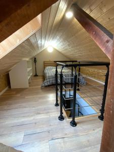 a room with a bunk bed in a attic at APPARTEMENT 3 CHAMBRES A LA MONTAGNE in Saint-Michel-de-Maurienne