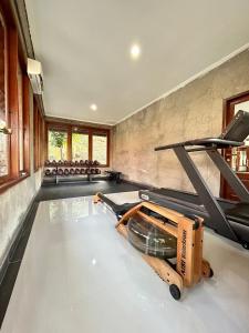 Fitness centrum a/nebo fitness zařízení v ubytování Adi Dharma Hotel Legian