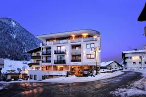 Nespecifikovaný výhled na hory nebo výhled na hory při pohledu z hotelu