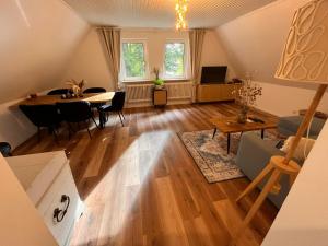 a living room with a table and a dining room at Heideglück an der Rotbuche in Soltau