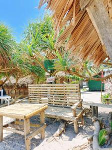 Zahrada ubytování Beach House Gubat-Viajeros Booking Services