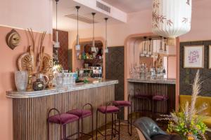 Lounge nebo bar v ubytování Le petit hotel