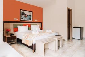 Postel nebo postele na pokoji v ubytování Maltezos Hotel