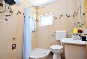 Ένα μπάνιο στο Apartments Lavanda Vodice