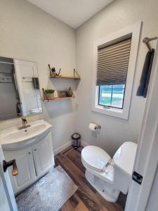 Ένα μπάνιο στο The Canal Cottage off West Lake Okoboji +26 φωτογραφίες