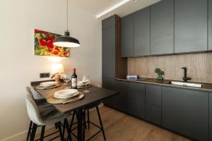 a kitchen with a table and chairs and a sink at Riverview apartamento en LLanes in Llanes