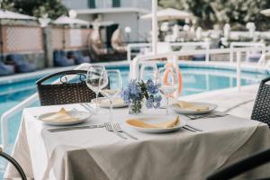 Bazén v ubytování Maltezos Hotel nebo v jeho okolí