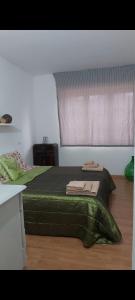 מיטה או מיטות בחדר ב-Casetta del cuore intero appartamento con camino