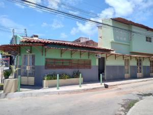 a building on the side of a street at CANTINHO SÃO PEDRO in Maceió